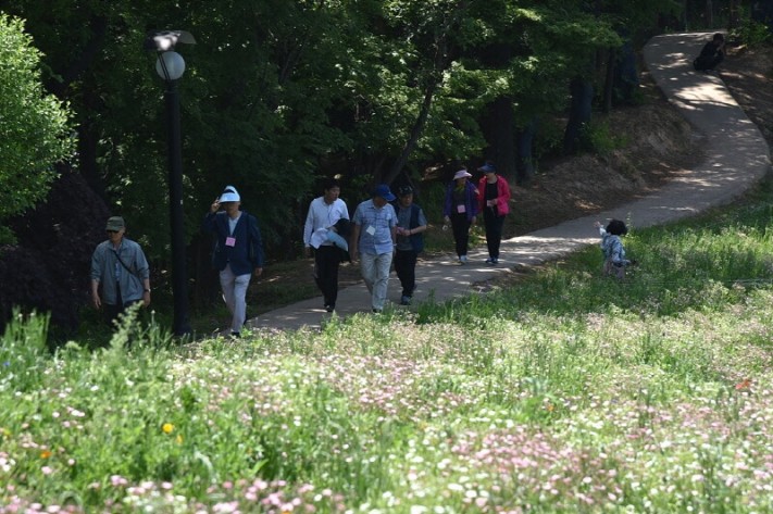 c35a7bff7e138ef8b0e6e9f272f9f919_1463974